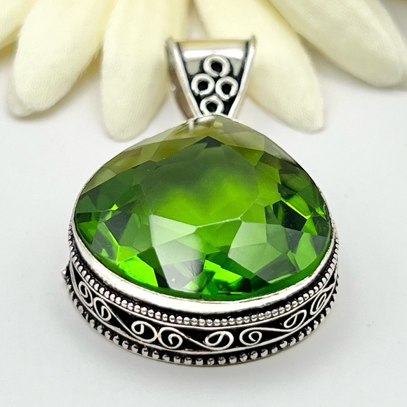 GREEN QUARTZ PENDANT - Picture 12 of 12